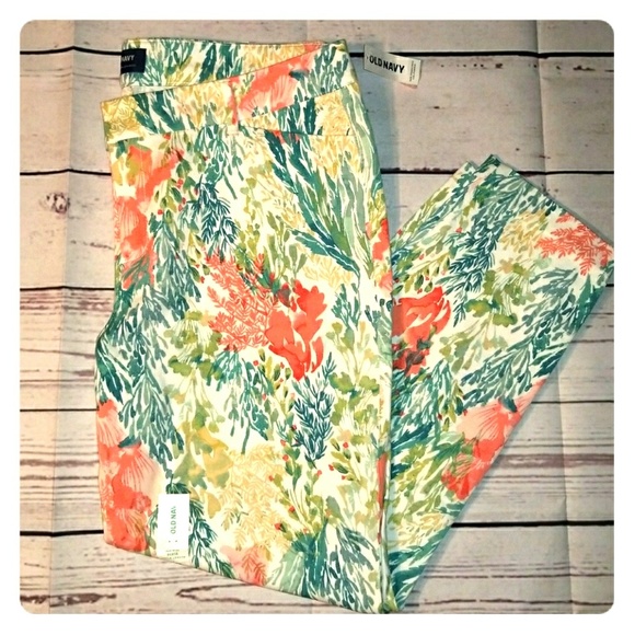 Old Navy Pants - Old Navy Patterned Pixie Pant